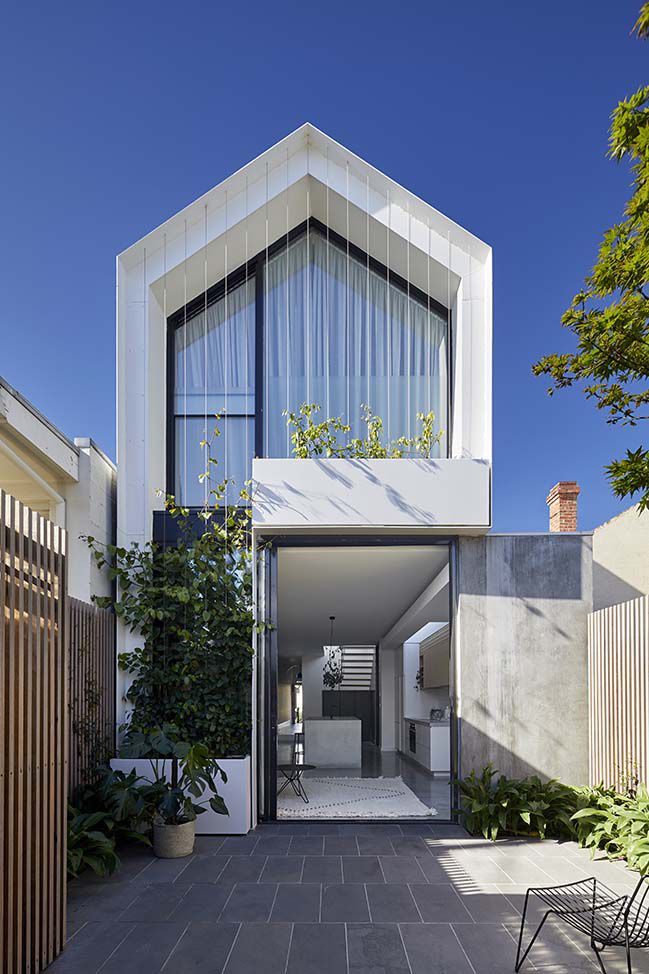 cable-house-in-melbourne-by-tom-robertson-architects-01